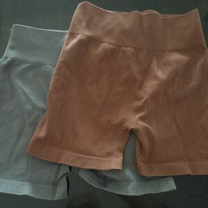 Women's High-Waisted Ribbed Shorts - Brown and Gray